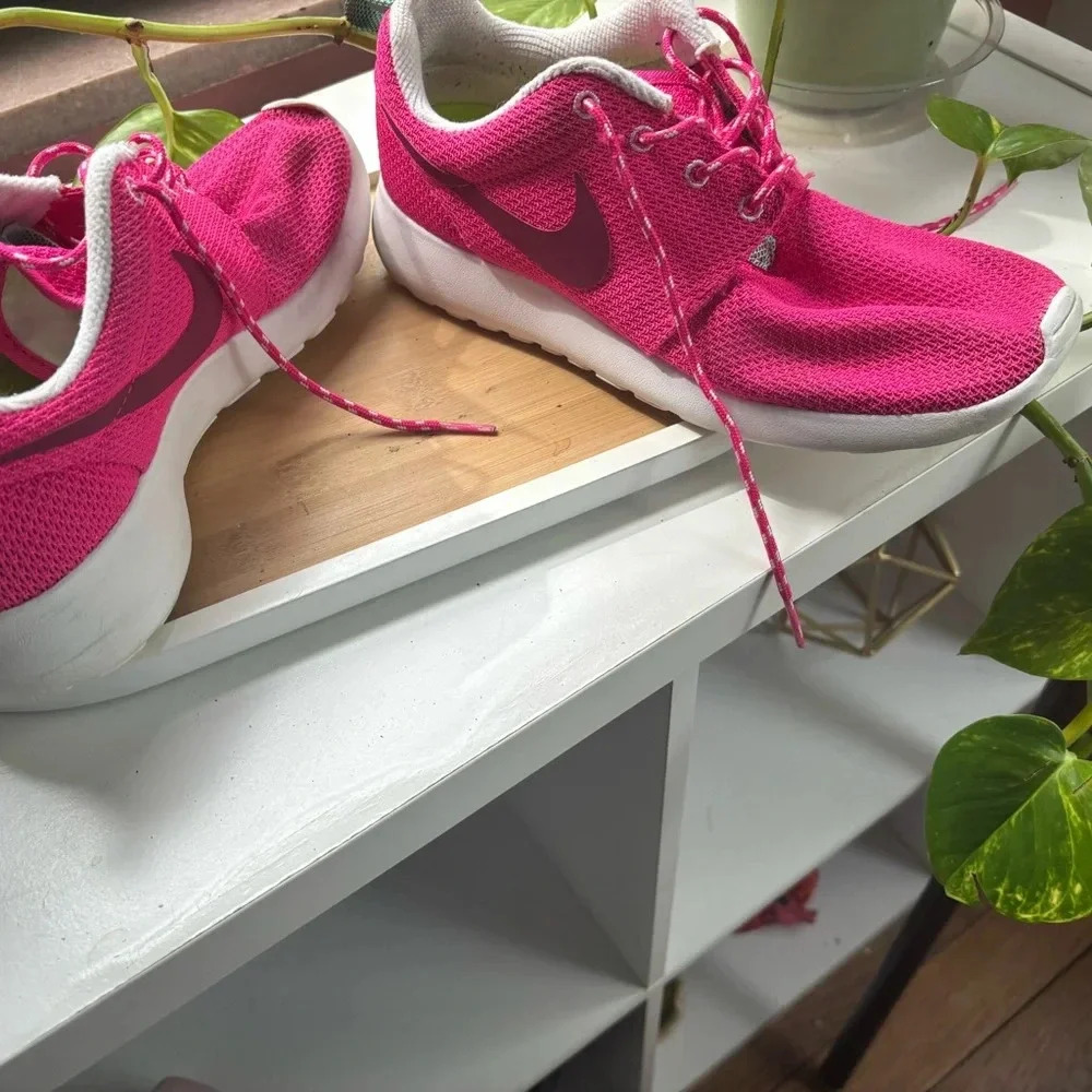 Nike Roshe Runners Womens Size 8.5 Mesh Pink Athletic Shoes - Picture 10 of 14